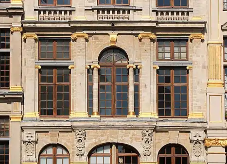 Serlienne (fenêtre palladienne)du second étage.
