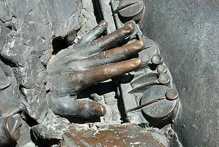 Monument Adolphe Sax à Dinant (détail).