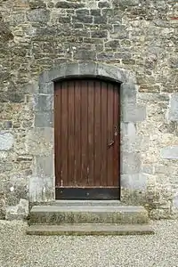 La porte classique.