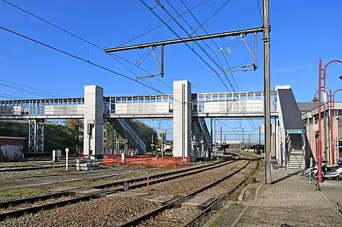 La nouvelle passerelle recrée un lien direct avec la place de la Gare et la gare des bus.