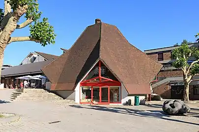 La silhouette pyramidale du café.