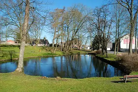 Ensemble formé par le parc de Wisterzée, à Court-Saint-Etienne