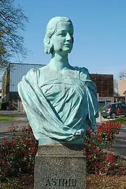 Buste de la Reine Astrid à Court-Saint-Étienne.