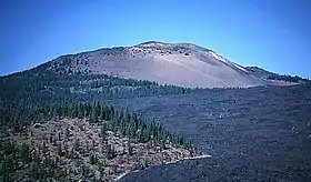 Vue du cratère Belknap depuis le sud-est.