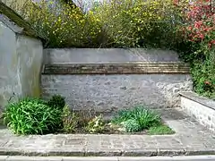 Ancien lavoir, rue des Sablons.