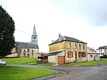 Église et la mairie-annexe de Châtillon-sur-Bar