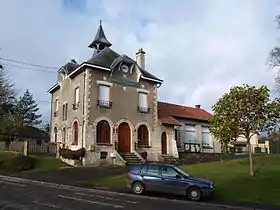 Mairie-école de Belleville-sur-Bar.