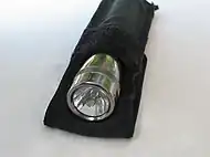 Mini Maglite avec son étui.