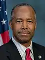 Ben Carson, essayiste et ancien neurochirurgien. Il se déclare candidat le 4 mai 2015 et se retire le 2 mars 2016. Il soutient ensuite Donald Trump.