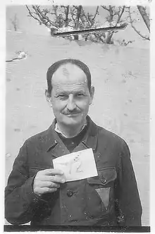 Photo de l'armée américaine d'un économiste et spécialiste financier autrichien, prisonnier politique, libéré de Buchenwald.