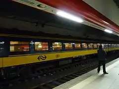 Desserte par le train Benelux.