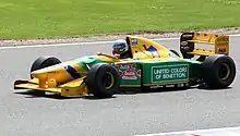 Photo de la Benetton B193 de Michael Schumacher en démonstration à Silverstone