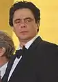 Benicio del Toro en smoking