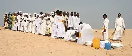 Cérémonie de baptême à Cotonou(Église du christianisme céleste).