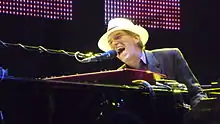 Description de l'image Benmont Tench Hollywood Bowl.jpg.