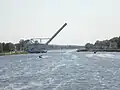 Pegasus Bridge, à Bénouville, s'ouvrant pour laisser passer Le Boëdic.