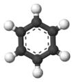 Présentation d'une molécule de benzène (formule C6H6) qui est composée de 6 atomes de carbone (internes) et 6 atomes d'hydrogène (externes).