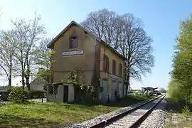 L'ancienne gare et le nouveau ballast.