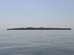 L'île vue depuis le niveau de la mer