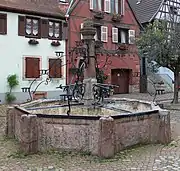 Fontaine (XVIe), place du Docteur-Pierre-Walter.