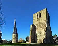 Les tours de l'abbaye, avec au premier plan la Tour Carrée