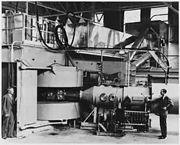 Photographie en noir et blanc d'un cyclotron au Laboratoire national Lawrence-Berkeley.