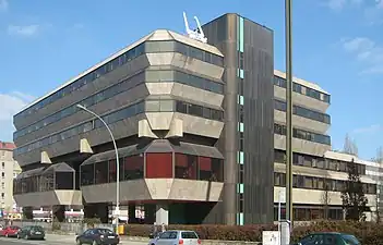 L'ambassade de la République tchèque à Berlin, sur la Wilhelmstrasse, construite de 1974 à 1978.