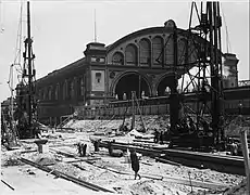 Construction du tunnel nord-sud en 1935.