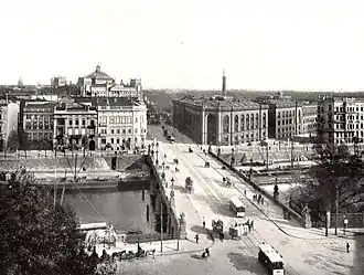 Photo noir et blanc montrant le siège du Grand État-Major à Berlin.