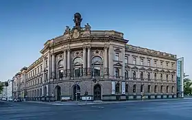 Musée de la Communication (ancien office du Reich aux Postes de l'Empire allemand, puis ministère des Postes de la république démocratique allemande, construit en 1893-1898).