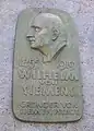 Plaque commémorative dédiée à Wilhelm von Siemens, fondateur de Siemensstadt, dans le parc Wilhelm-von-Siemens.