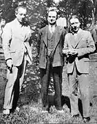 Avec Bernard Boutet de Monvel et Paul Schmidt en 1927.