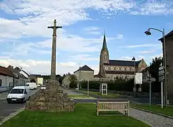 La croix de pierre de Bernaville.