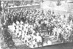 Inauguration du Monument aux Morts de Bernes en présence notamment de la fanfare de Jeancourt à droite.