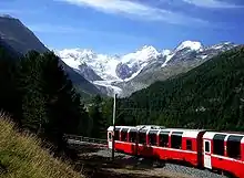 Train au glacier de Morteratsch.