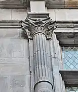 Colonne corinthienne à l'hôtel de Bernuy.