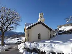 Église dans la neige.