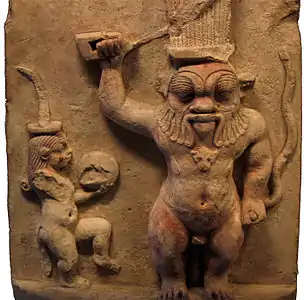 stèle représentant le dieu nain Bès
