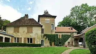 La grange Huguenet.