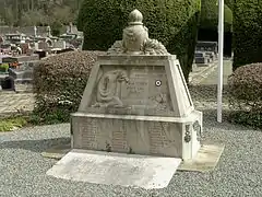 Monument aux morts du cimetière.