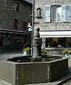 Besse-en-Chandesse la Fontaine place Gayme.