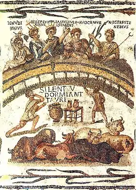 Mosaïque représentant des membres de sodalités autour d'une table et festoyant, au premier plan des taureaux dorment tandis que des domestiques disent aux convives de faire moins de bruit.
