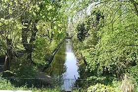 Une courte section du canal existe toujours dans le :parc Betts (en) dans le district d':Anerley (en)