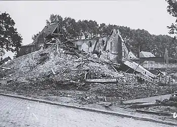 Ruines de l'église dynamitées par les Allemands en mars 1917.