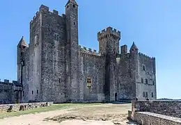 Le château fort de Beynac.
