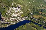 Beynac vue depuis une montgolfière.