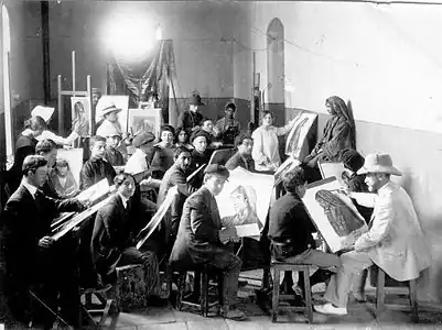 Un cours de dessin dirigé par Abel Pann à l'École des beaux-arts de Bezalel en 1912.