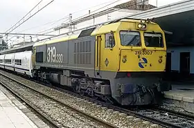 Voitures Talgo attelées de la ligne Almería-Madrid en gare de Linares-Baeza.