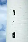 La date « 1831 » sur le phare