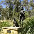 Sculpture d'une femme Bibbulman et de son chien (à Joondalup).